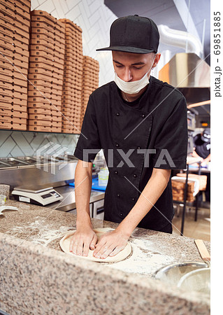 Pizzaiolo with prepearing dough for pizza 69851885