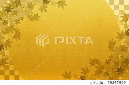 和を感じる背景素材　金　市松模様　紅葉 69855946