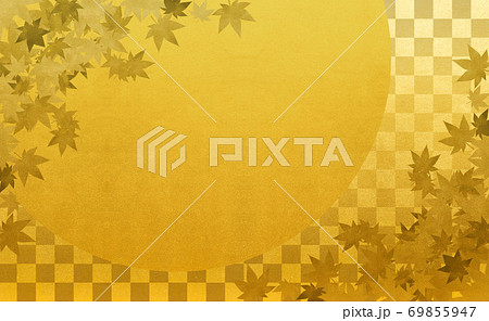 和を感じる背景素材　金　市松模様　紅葉 69855947