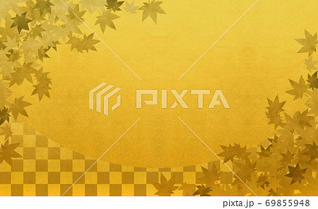 和を感じる背景素材　金　市松模様　紅葉 69855948