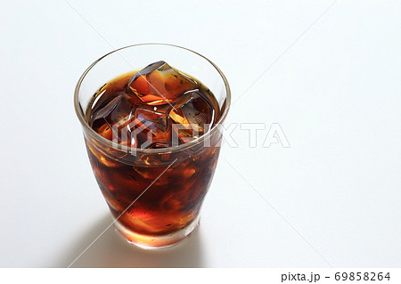 アイスコーヒー 白背景 アイスコーヒー 白背景 69858264