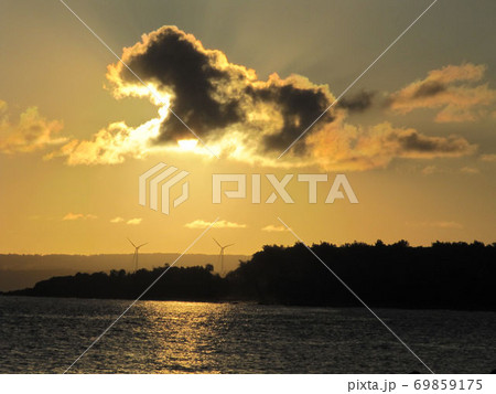 夕暮れ 夕日 夕焼け 69859175