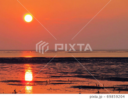 夕暮れ 夕日 夕焼け 69859204