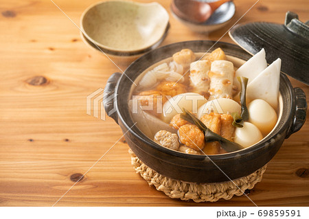 土鍋で煮込んだおでん 土鍋で煮込んだおでん 69859591