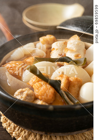 土鍋で煮込んだおでん 69859599