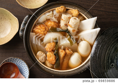 土鍋で煮込んだおでん 69859886