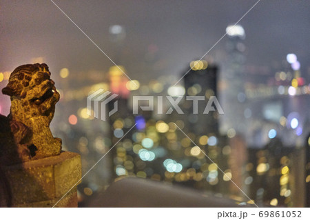 香港　夜景　街並み 69861052