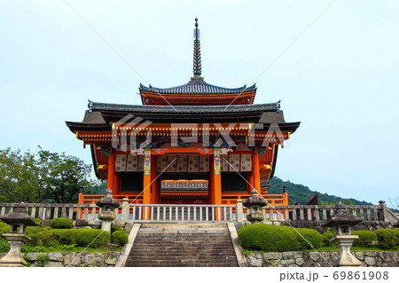 清水寺の西門 69861908