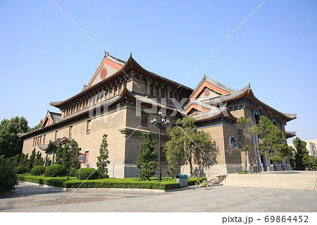 中国　河南省　開封市　河南大学近代建築群 69864452