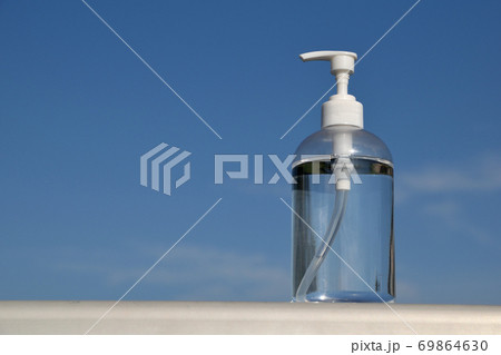 コロナ対策に欠かせないアルコール消毒液 コロナ対策に欠かせないアルコール消毒液 69864630