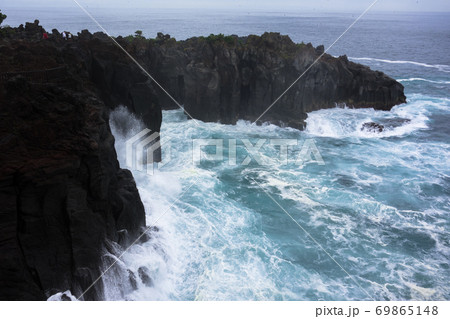 静岡伊東市の橋立吊橋近くの海岸 静岡伊東市の橋立吊橋近くの海岸 69865148
