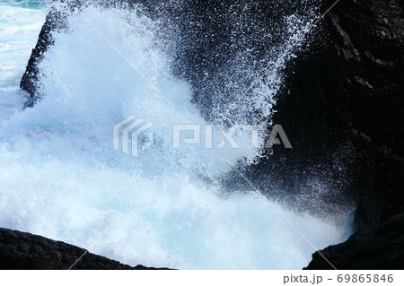 日御碕 日本海の白波 日御碕 日本海の白波 69865846