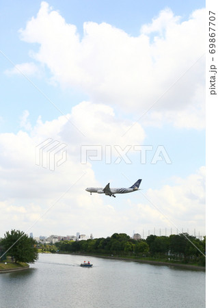上海虹橋国際空港へ着陸する飛行機 上海虹橋国際空港へ着陸する飛行機 69867707