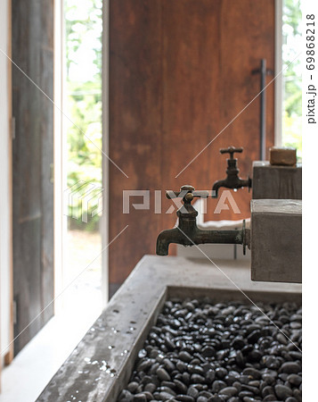 栃木芳賀郡の益子本通りの鍵のオブジェ 69868218