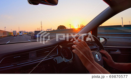 高速道路を走る車の運転席からの景色の写真素材