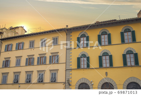colored houses in the historic center of Rome. colored houses in the historic center of Rome. 69871013