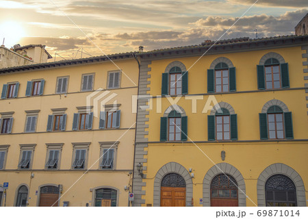 colored houses in the historic center of Rome. 69871014