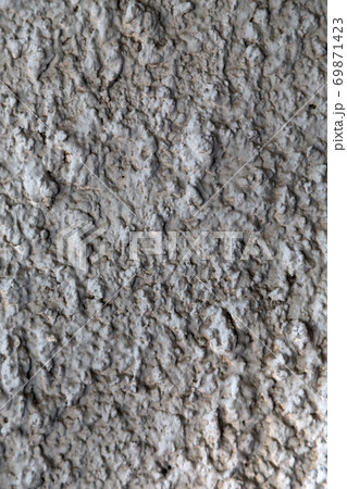 Covering a wall with cement ortar by throwing it. Covering a wall with cement ortar by throwing it. 69871423