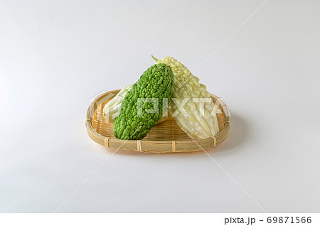 ゴーヤ　緑　白　竹ざる 69871566