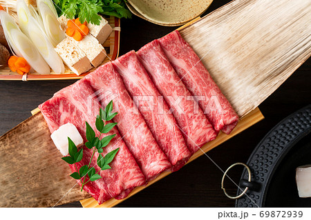 すき焼き用霜降り国産和牛 69872939