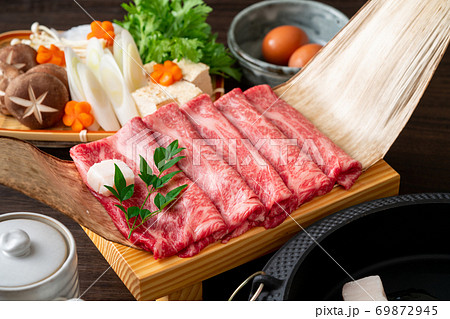 すき焼き用霜降り国産和牛 69872945