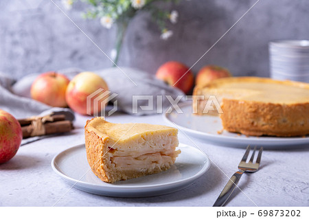 Apple pie with cinnamon and sour cream. Homemade baking. Traditional Russian pie. Close-up. 69873202