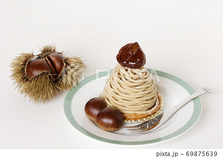 モンブランケーキと栗 モンブランケーキと栗 69875639