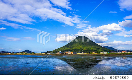 【香川県 丸亀市】青空の下の讃岐富士 飯野山 【香川県 丸亀市】青空の下の讃岐富士 飯野山 69876369