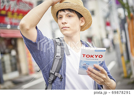 外国人旅行者　男性 69878291