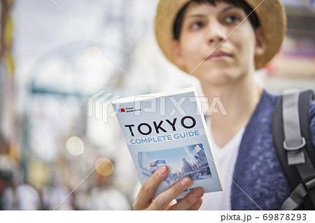 外国人旅行者　男性 69878293