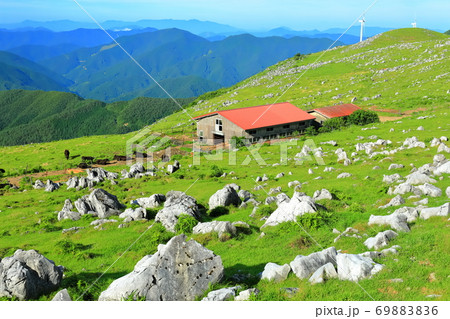 晴天下の四国カルスト（姫鶴平） 69883836