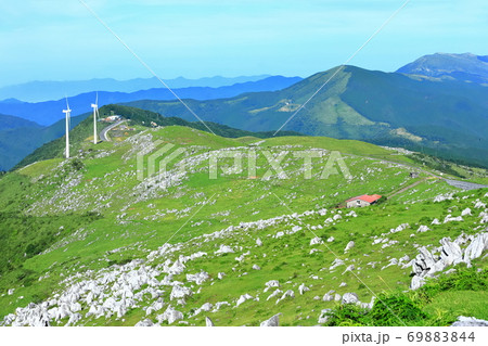 晴天下の四国カルスト（姫鶴平） 69883844