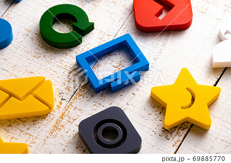 アイコン　カラフル　立体模型　PC 69885770