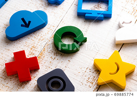 アイコン　カラフル　立体模型　ロード 69885774