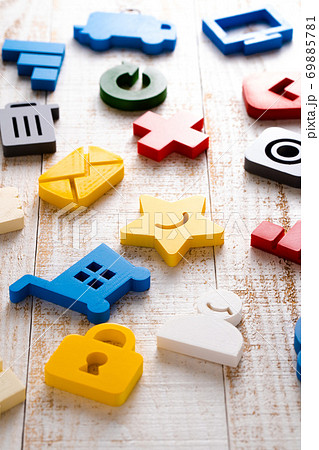 アイコン カラフル 立体模型 アイコン カラフル 立体模型 69885781