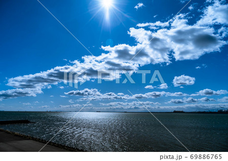 揖斐長良川河口の青空 69886765