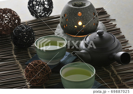 茶香炉と湯飲み 69887025