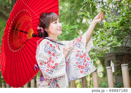 浴衣姿の女性 浴衣姿の女性 69887180
