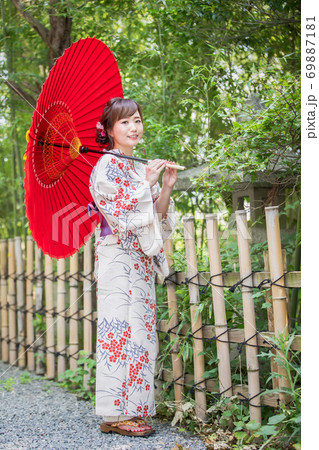 浴衣姿の女性 浴衣姿の女性 69887181