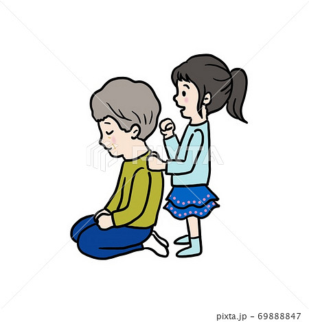 肩たたきをする女の子 肩たたきをする女の子 69888847