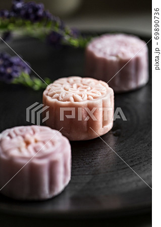 Mooncake 69890736