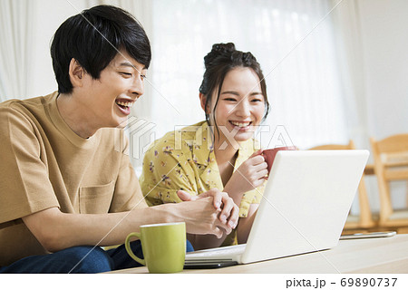 夫婦　パソコン　検索 69890737
