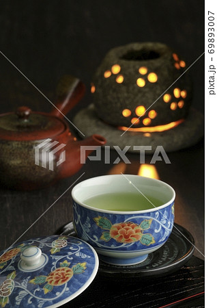茶香炉とお茶 69893007