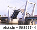跳ね橋 69893544