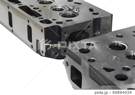 As machined head cylinder from iron casting ; As machined head cylinder from iron casting ; 69894039