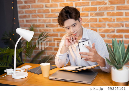 telework video meeting at home 69895191