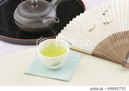 扇子とお茶 69895735