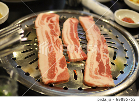焼肉　豚肉　韓国　韓国料理　korea 焼肉屋　韓国旅行 69895755