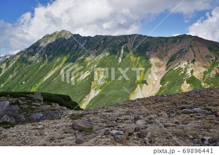 岩苔乗越からの水晶岳 岩苔乗越からの水晶岳 69896441