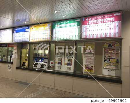 駅の券売機(ことでん瓦町駅) 69905902